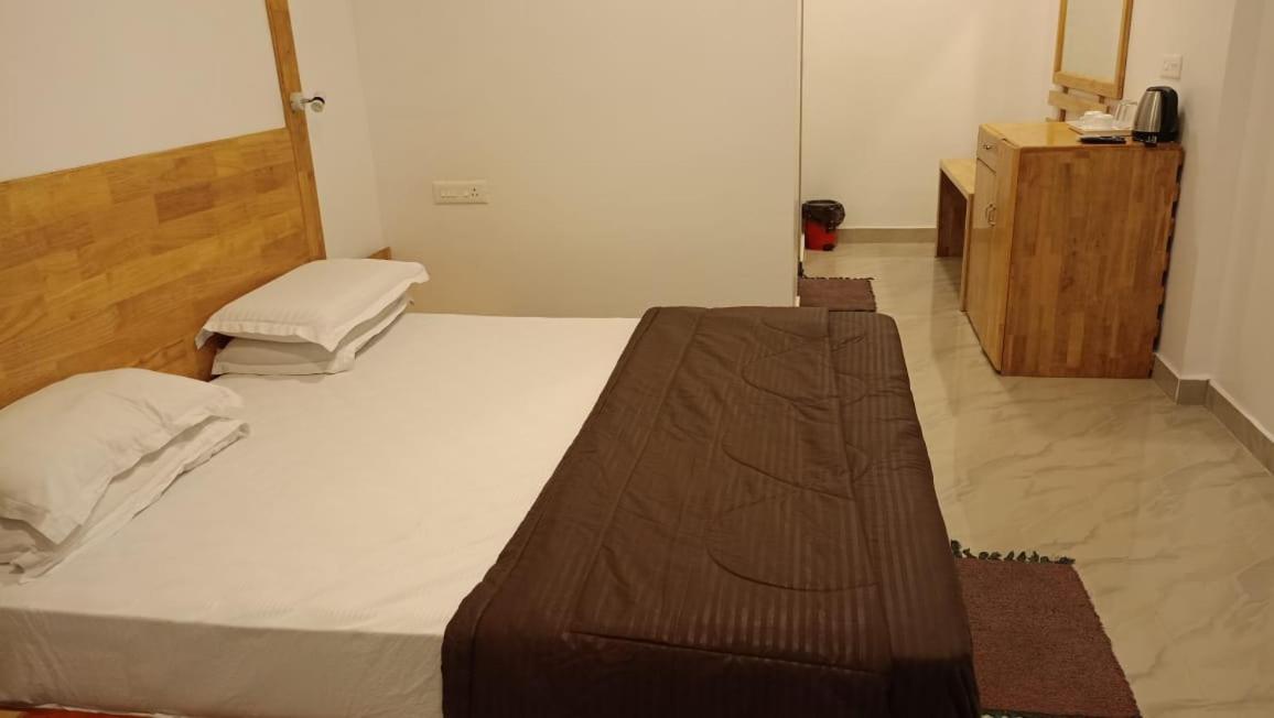 Coconhuts Beach Resort Lakshmanpur Экстерьер фото